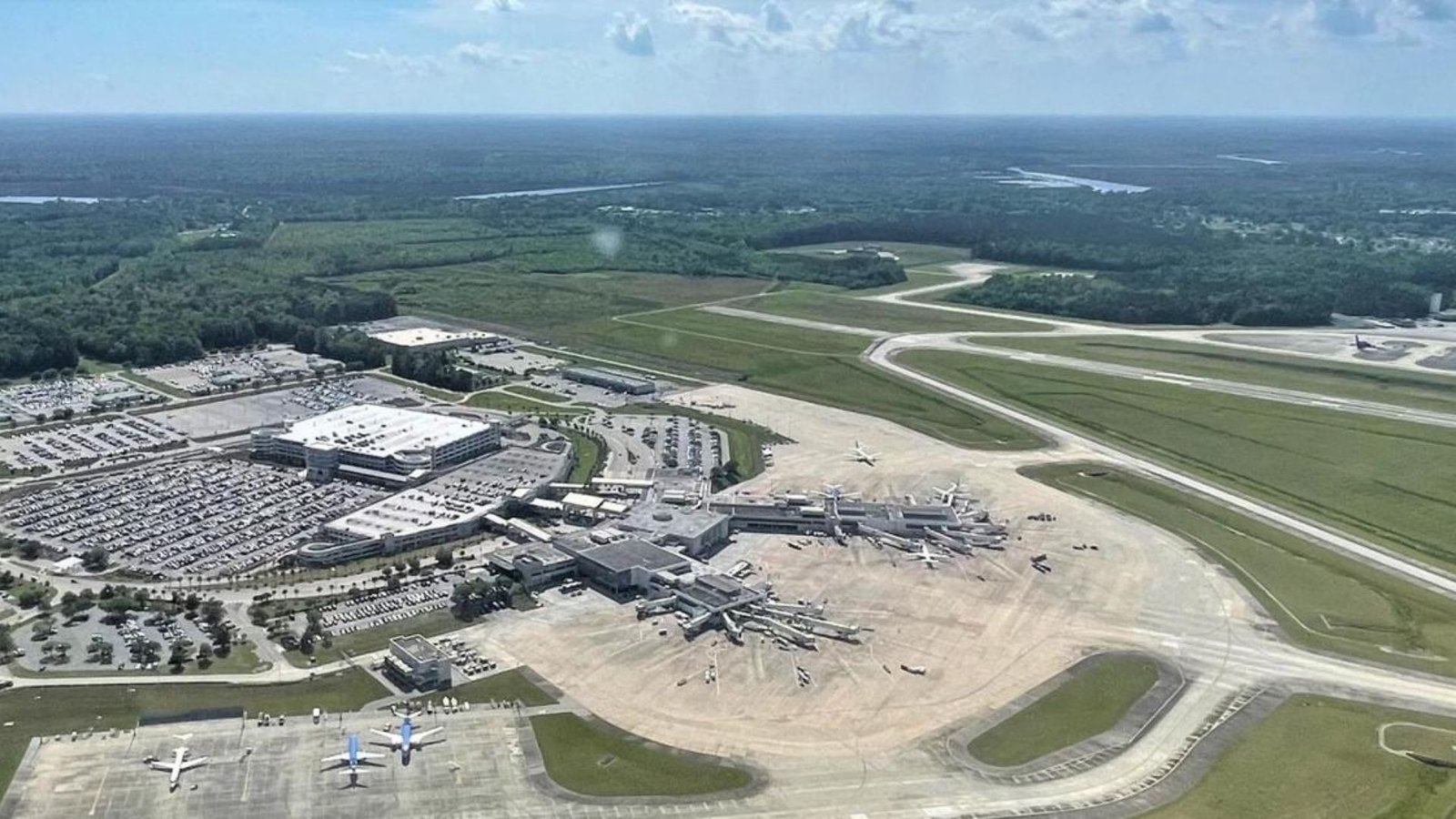 United Airlines CHS Terminal – Charleston International Airport